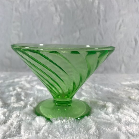 Vaseline Uranium Federal Glass Swirl Dessert Cup #8 - Picture 9 of 10